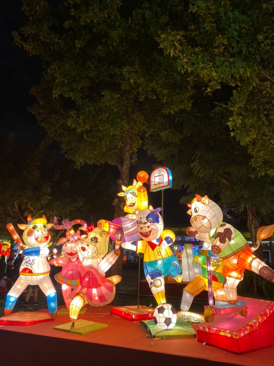 艋舺2021台北燈節-史上首位跳舞主燈機器人/超炫AR虛擬燈飾/傳統工藝/科技未來/DJ熱鬧整晚不停歇 @右上世界食旅