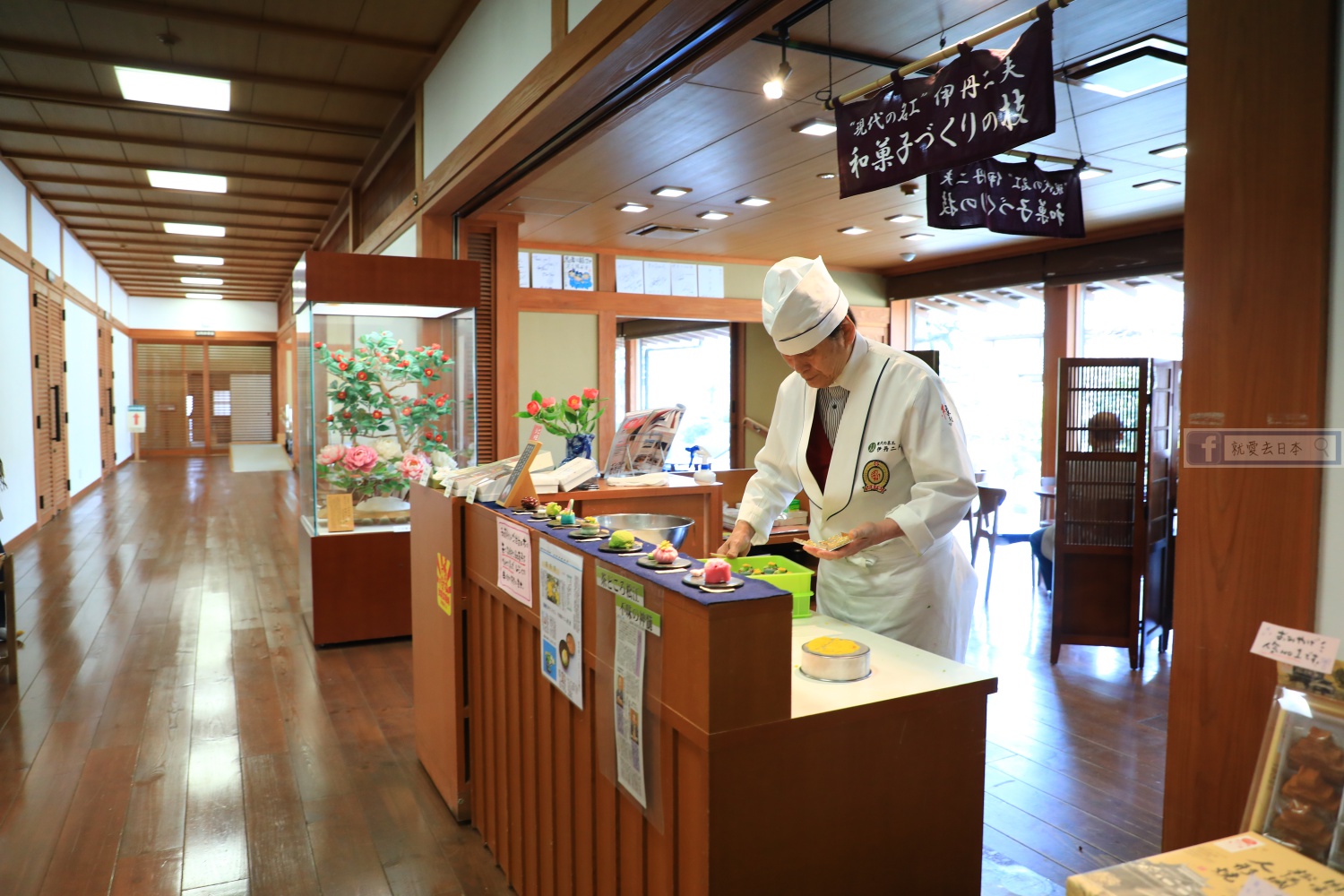 島根 松江旅遊-遠眺松江城和果子甜點屋，職人現場製作：喫茶 きはる @右上世界食旅