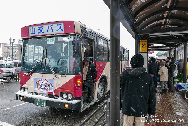 山形-米澤 巴士交通攻略、米澤車站超好逛的米澤牛商品大集合 @右上世界食旅