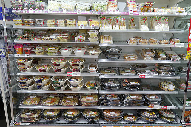 【日本超商推薦】MINI STOP：蛋糕甜點推薦．商品實訪 @右上世界食旅
