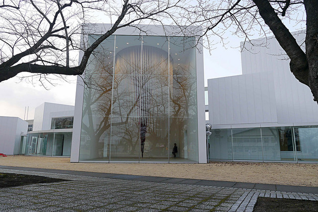 奈良美智、安藤忠雄藝術景點：青森 十和田市現代美術館 @右上世界食旅