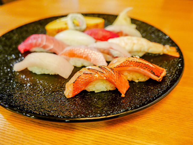 千葉銚子美食 必吃 伊達捲 金目鯛料理 治ろうや鮨処 右上世界食旅