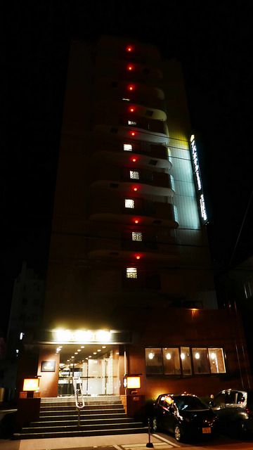 青森飯店｜APA飯店 青森站東 (APA Hotel Aomori-Eki Higashi)  ：距車站五分鐘立地好位置 @右上世界食旅