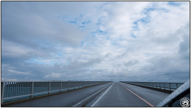 沖繩景點-TIFFANY藍的清澈大海、日本最長橋：古宇利大橋 @右上世界食旅