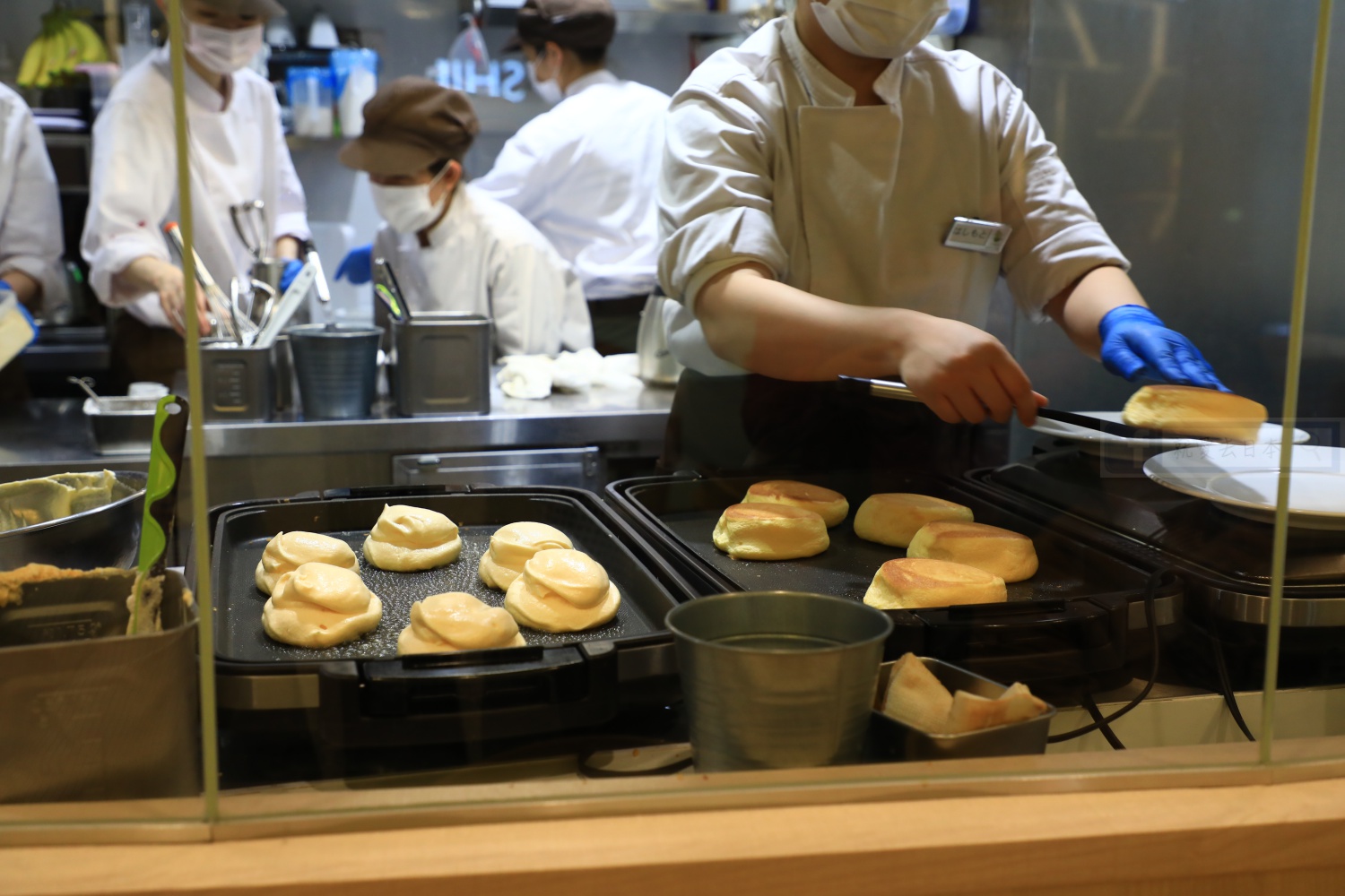 神戶美食-必吃甜點舒芙蕾鬆餅：幸福的鬆餅（幸せのパンケーキ 神戸店） @右上世界食旅