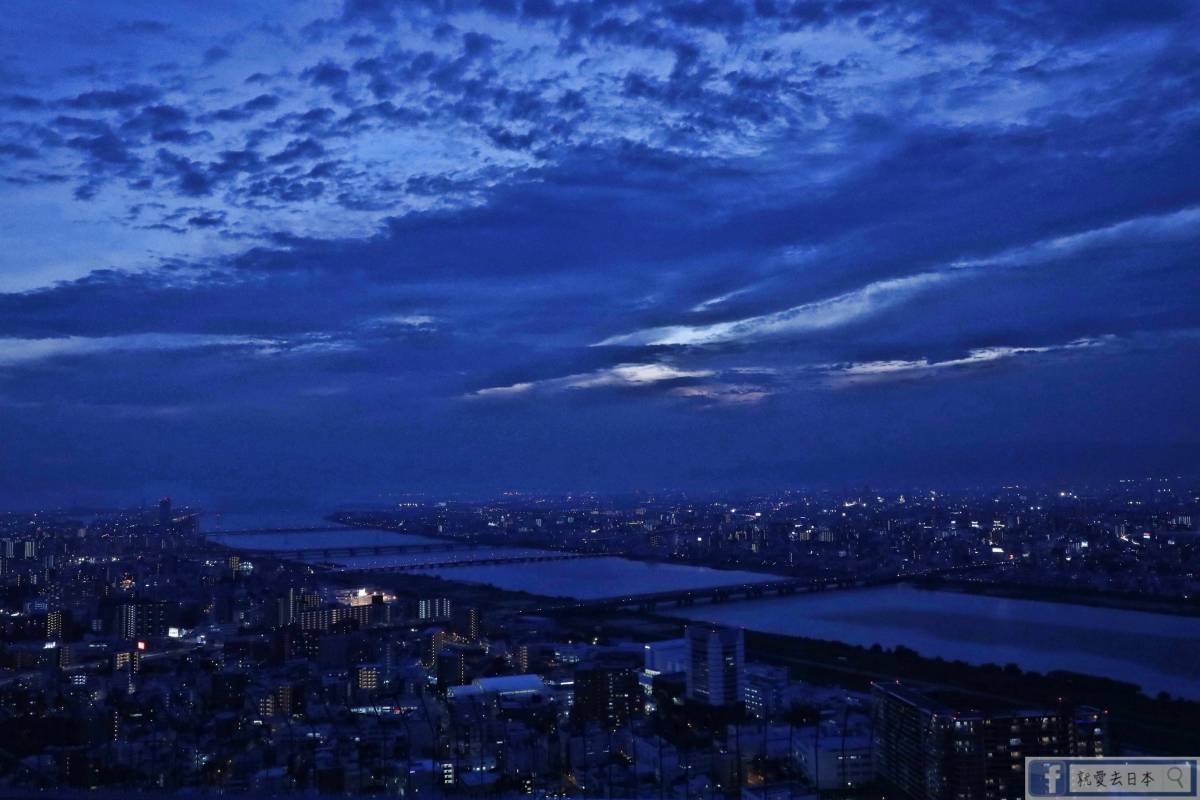 大阪 梅田空中庭園．藍天大廈展望台：大阪必訪，360度無死角絕美夜景 @右上世界食旅