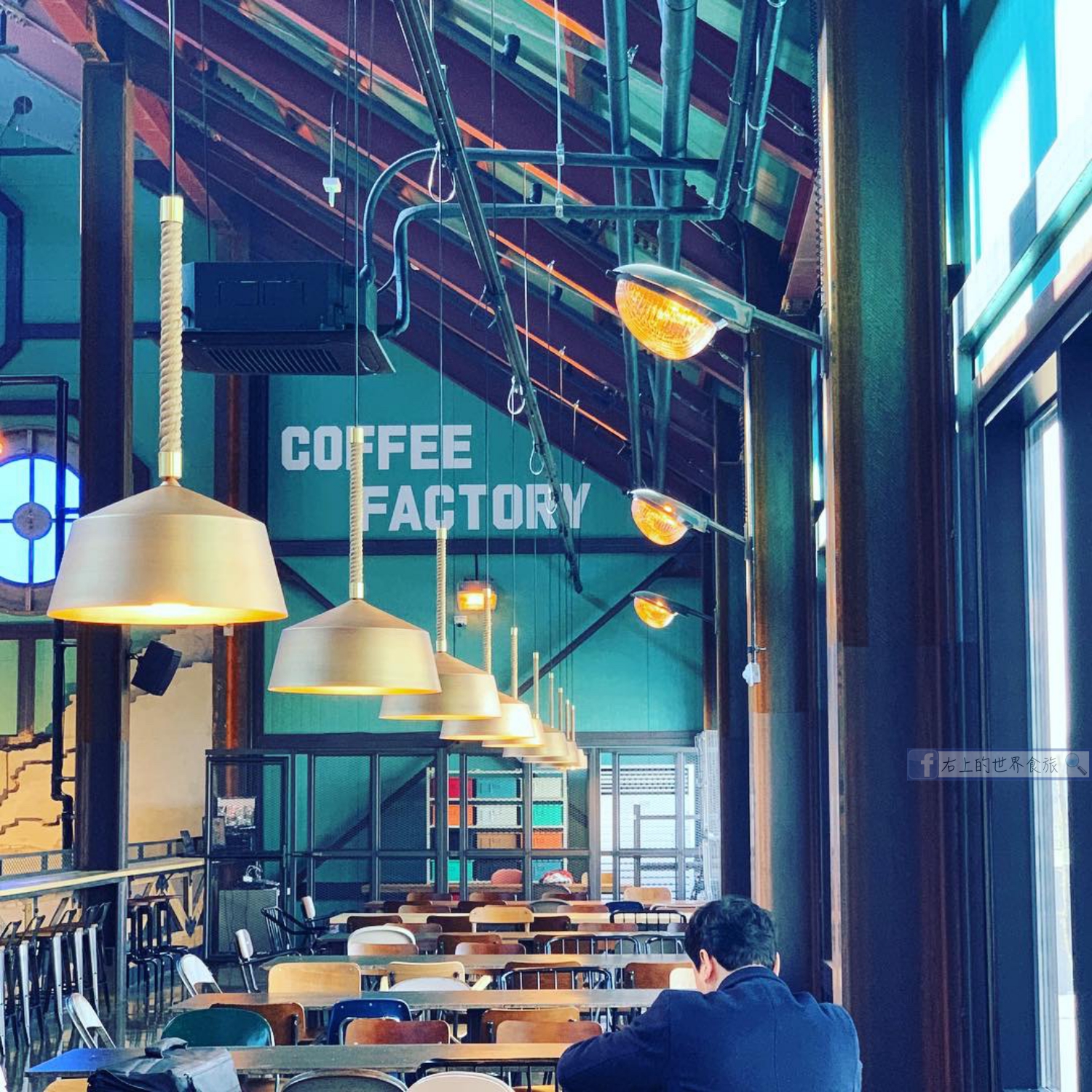 首爾網美咖啡-戲劇化大階梯．英倫工業風麵包咖啡店：DIRTY TRUNK COFFEE FACTORY（더티트렁크） @右上世界食旅