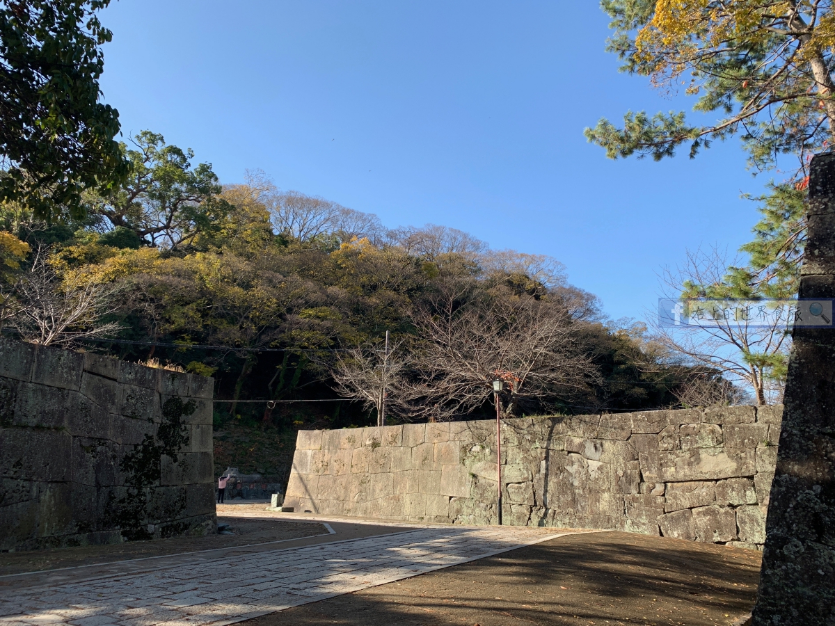 和歌山城：日本百大名城．西之丸庭園的楓葉超級美！ @右上世界食旅